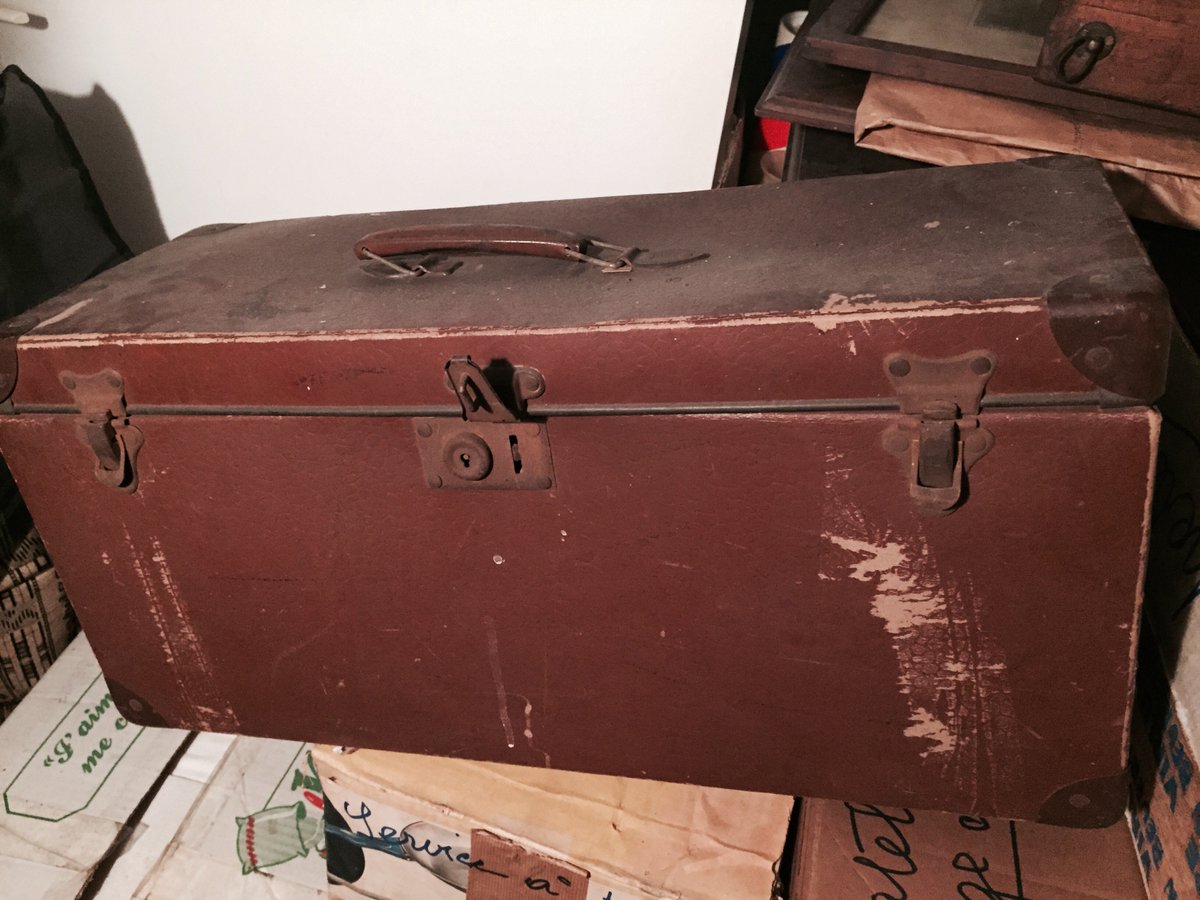 Allez, devinette, quoi dans cette grosse boîte ? #Madeleineproject https://t.co/8EJvYa1GBs