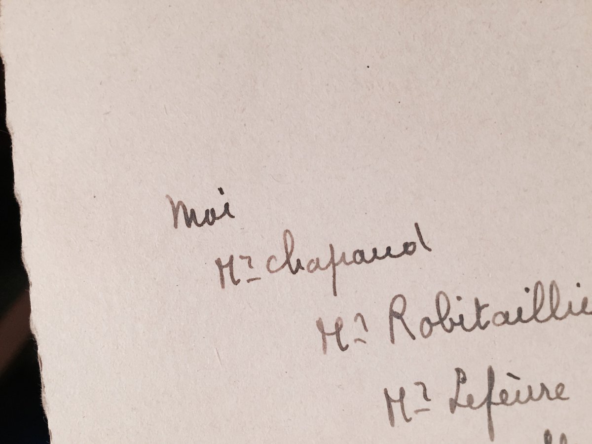 C'est écrit au dos d'une des photos : "moi", "Aubervilliers - Jean Macé", c'est un groupe scolaire, "1944-1945" https://t.co/dZ0fGB7eNI