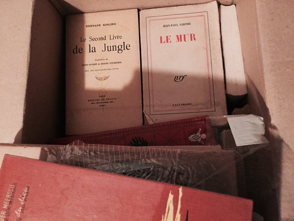 Quelques petites choses avant la fameuse valise. Madeleine avait beaucoup de livres #Madeleineproject https://t.co/noqj0SWyiI