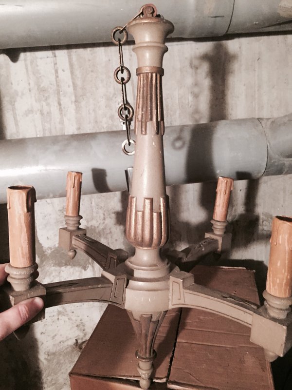 Et puis ce chandelier. J'imagine ça dans mon (notre) appartement... #Madeleineproject https://t.co/UwUIzQikgZ